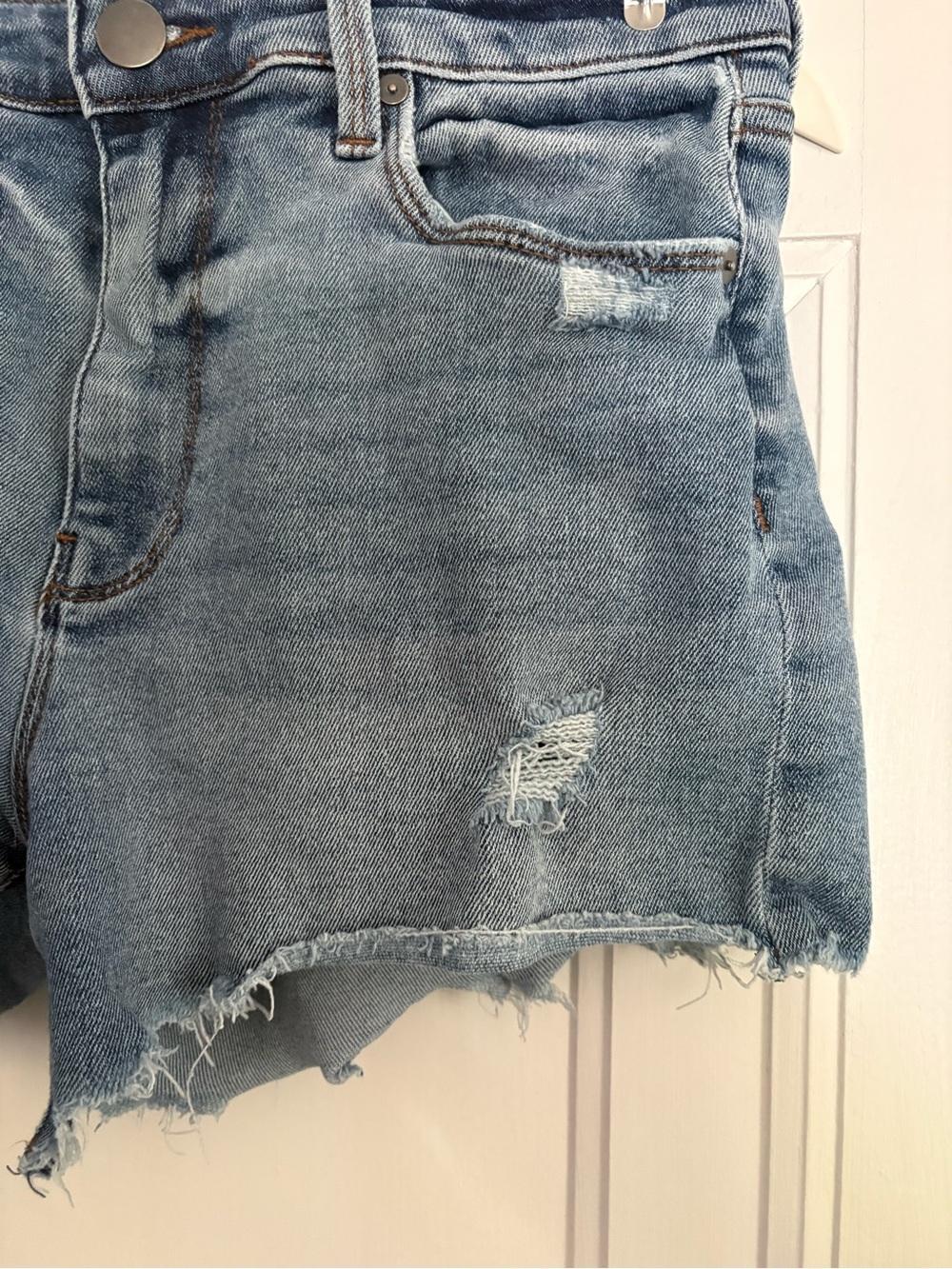 Evereve The Ever Short High Rise Distressed Denim Frayed Cutoff Shorts - Picture 5 of 8